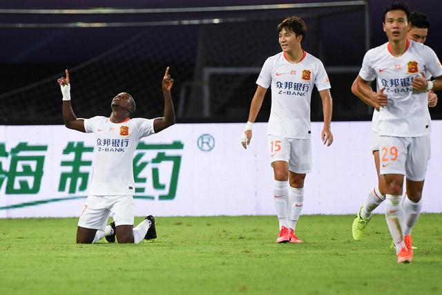 王哲林消极行为引发争议 上海不敌福建1胜3负